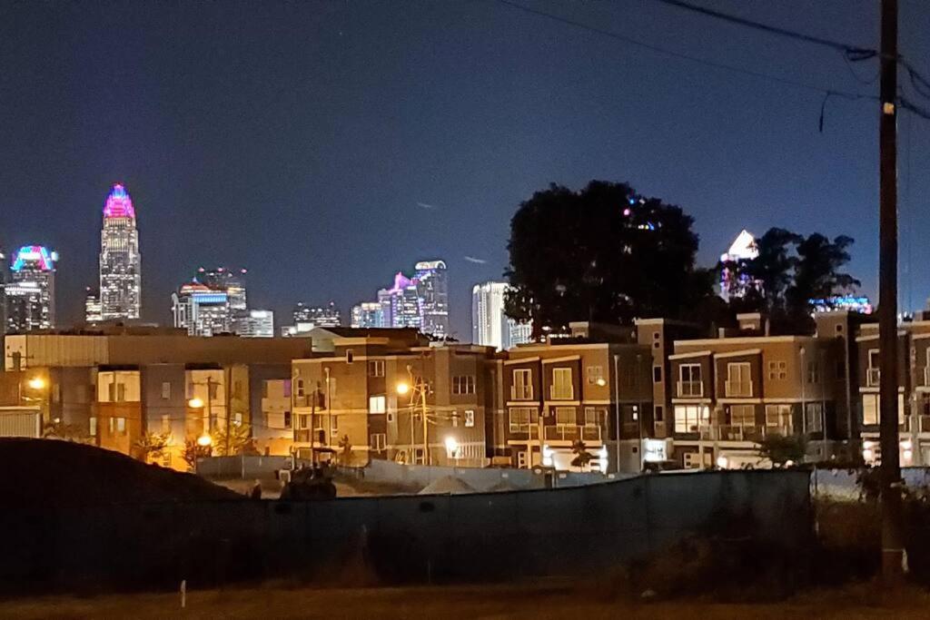 Suite 7, Sleep 6, Walk To Attractions In Uptown Charlotte Exterior foto